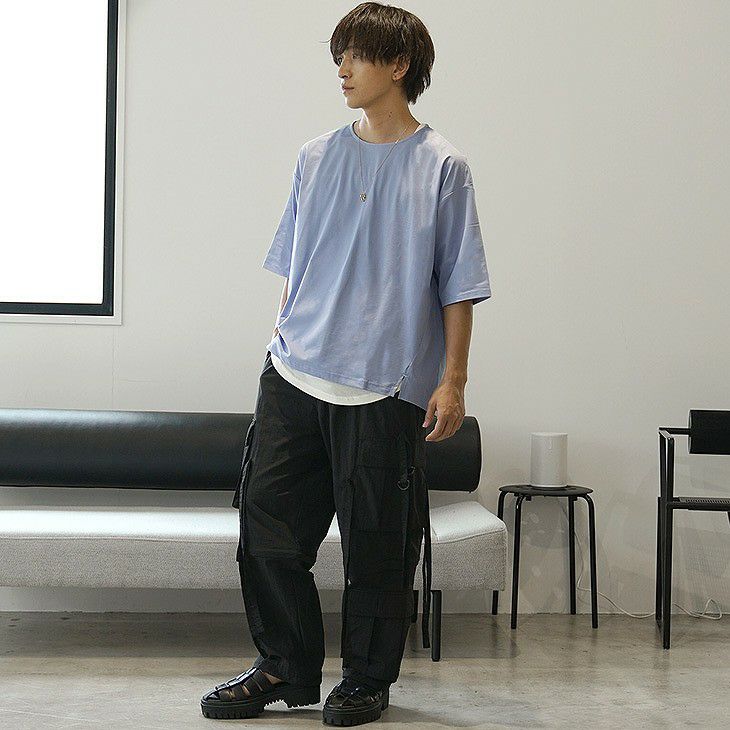 太いパンツメンズコーデ