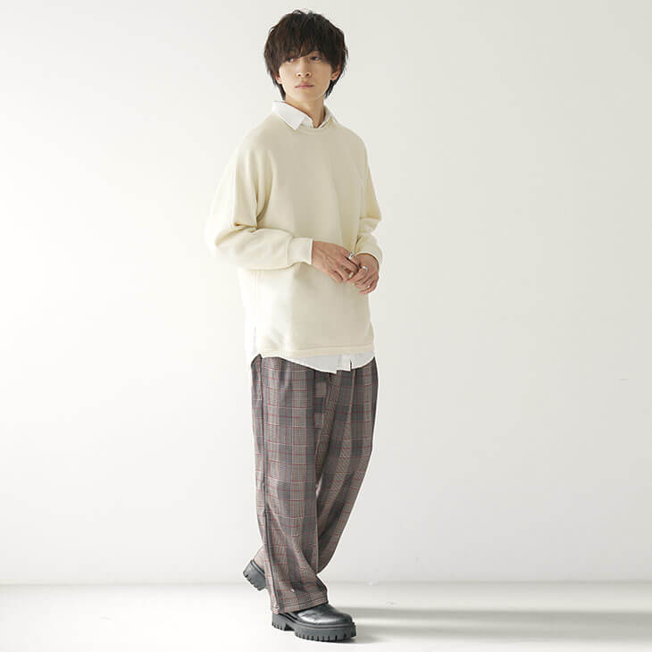 白色ニットコーデ