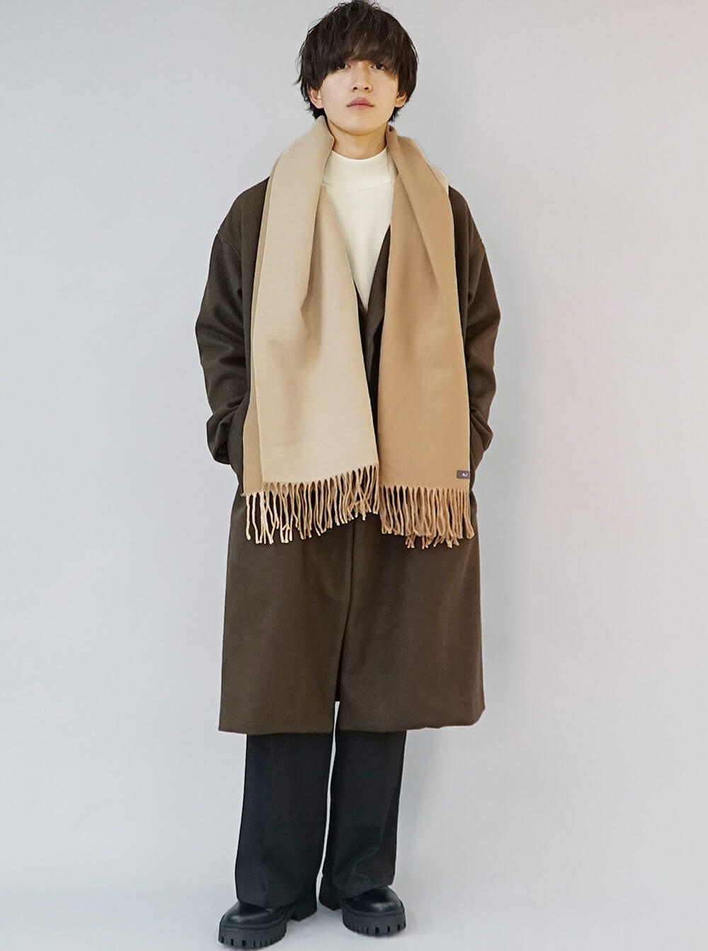 白ニットメンズコーデ