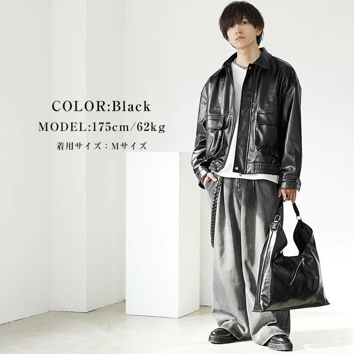 ブラックレザーブルゾンと黒デニムのストリートスタイル