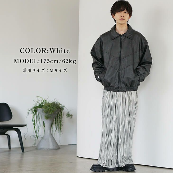 ブラックのレザージャケットを主役にしたモードストリートコーデ