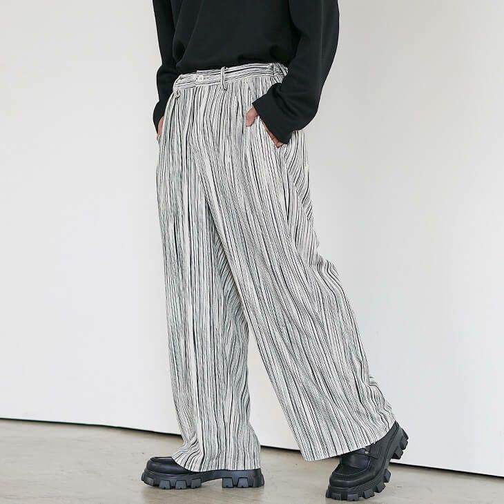 コーデュロイパンツで春のカジュアル感