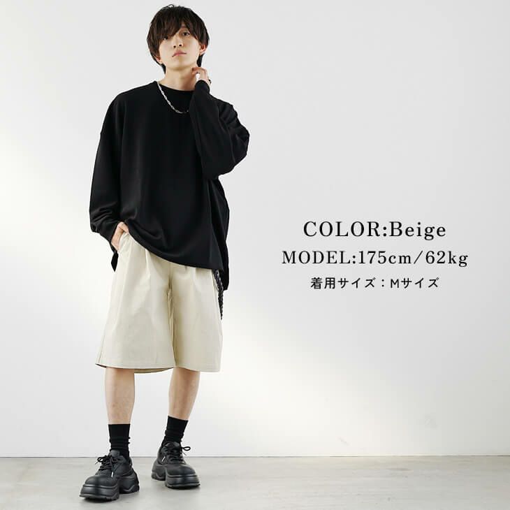 黒ロングスリーブとベージュショーツの上品カジュアルコーデ