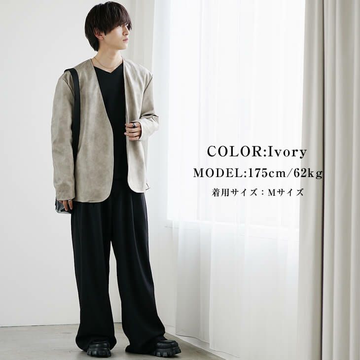 アイボリージャケットとブラックパンツを使った上品モノトーンスタイル