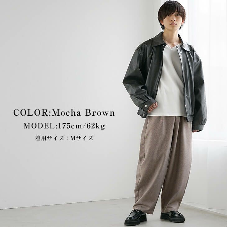 フェイクレザーブルゾンとモカスラックスのコーデ