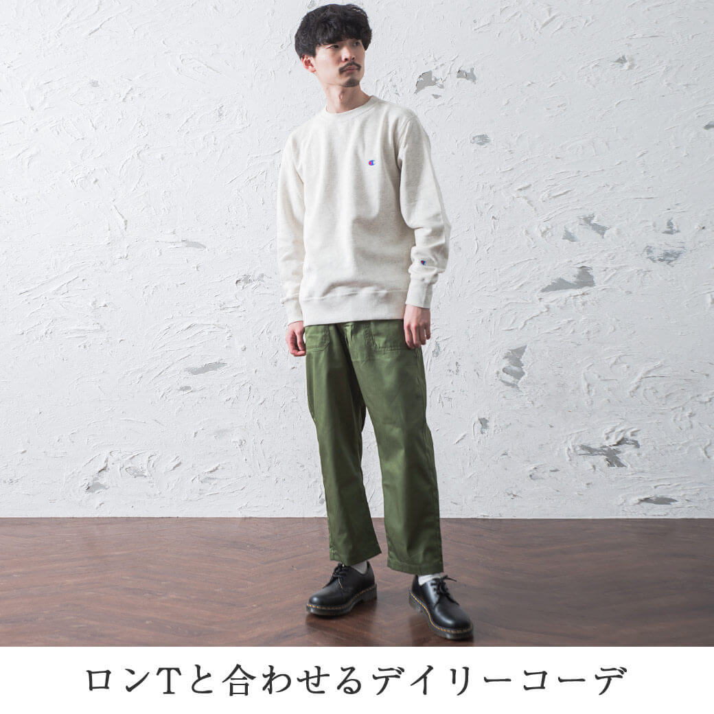 カーキパンツメンズコーデ