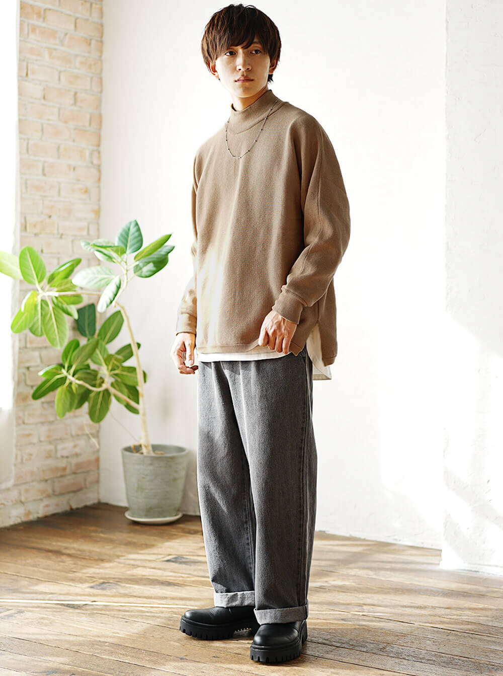 モックネックの着こなしコーデ