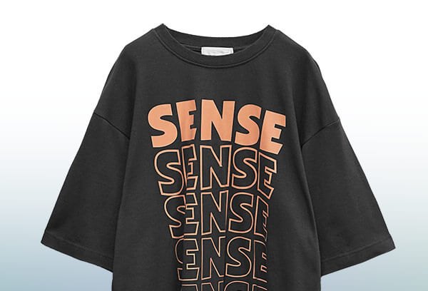 ボックス英字プリントTシャツ