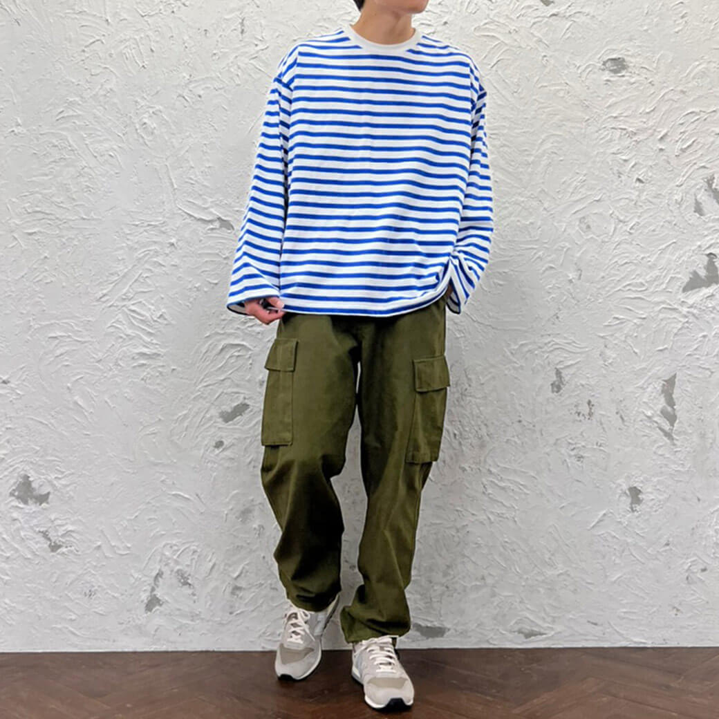 ボーダーTシャツ×カーゴパンツ