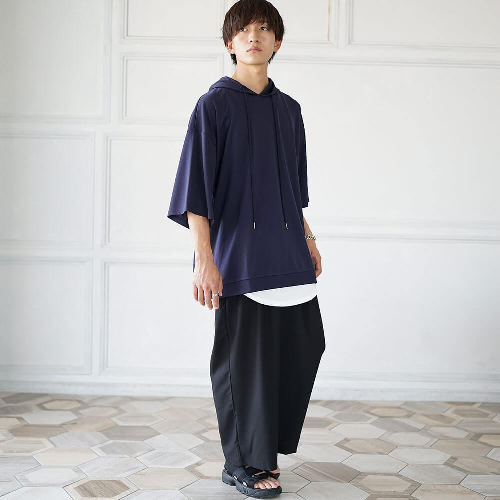 半袖スウェットパーカー×ワイドパンツ