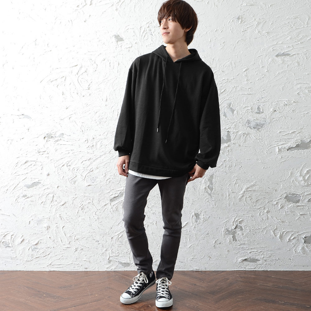 薄手のニットと合わせて重ね着コーデ