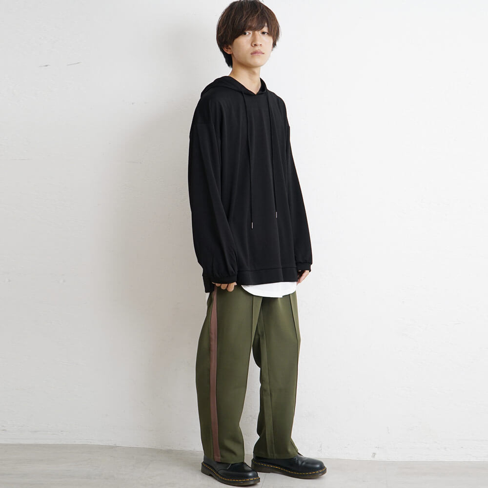 インナーでレイヤードスタイルに