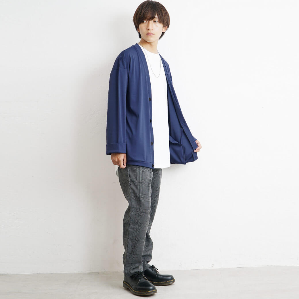 ネイビーカーディガンでトレンドコーデ