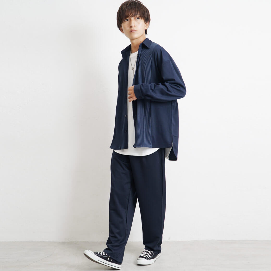 ネイビーのセットアップで大人っぽいな印象に