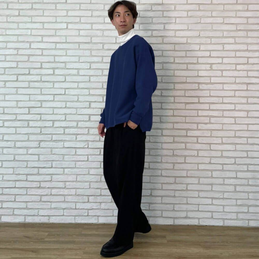 薄手のニットと合わせて重ね着コーデ