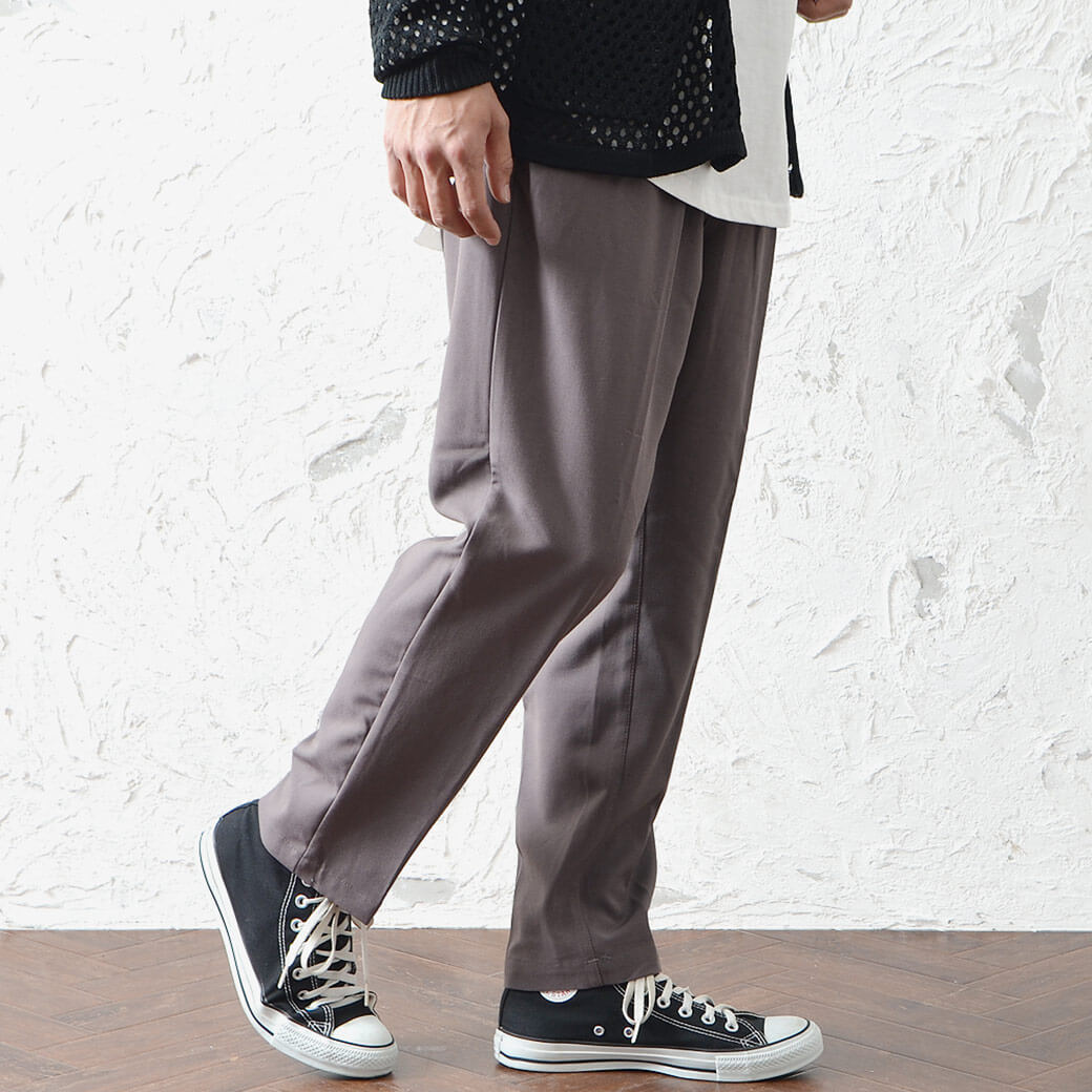 テーパードパンツの魅力