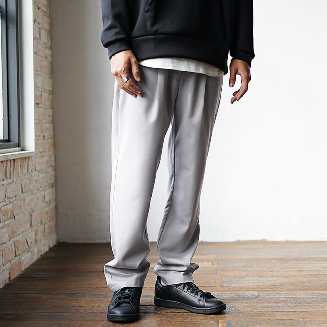 テーパードパンツの種類や素材で選ぼう！