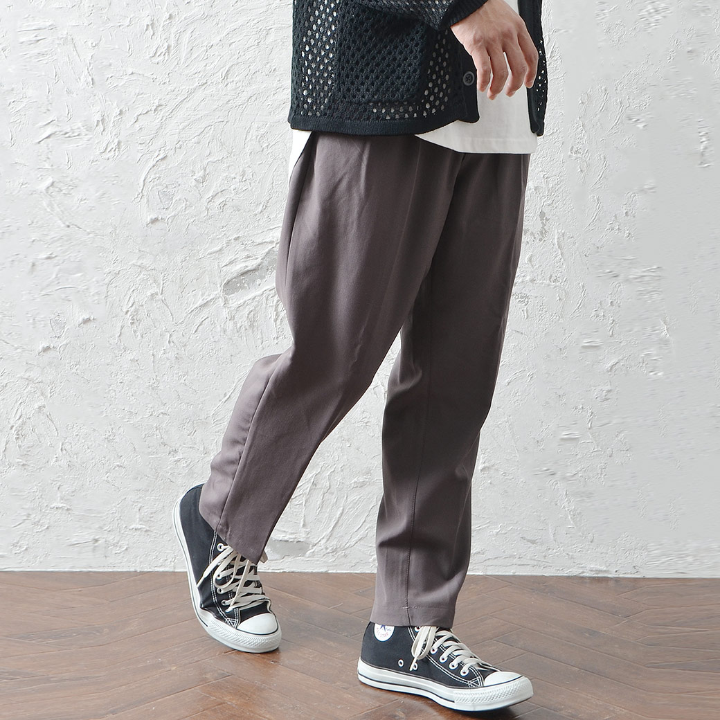 落ち感テーパードカラーパンツ