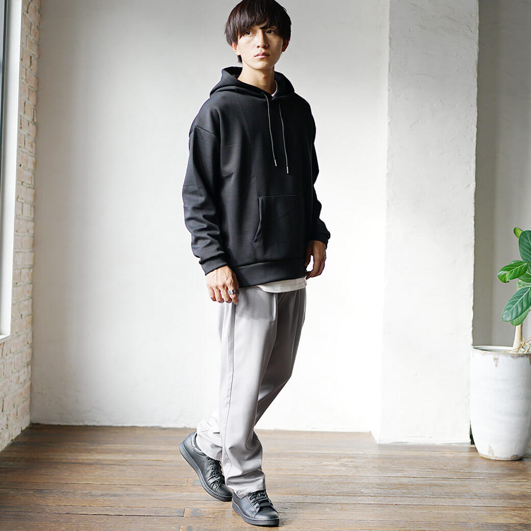 パーカーを使った大人カジュアルコーデ