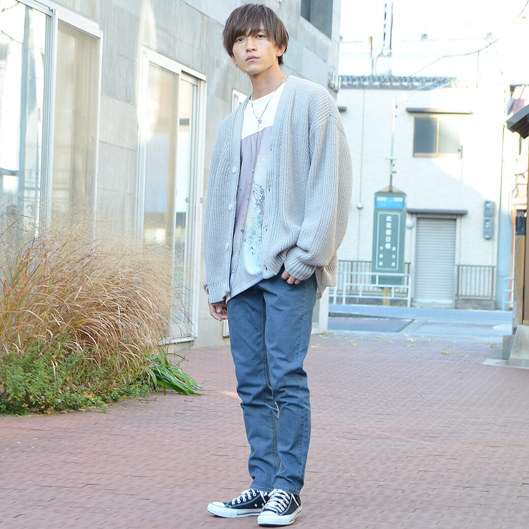 カーディガンを合わせたゆるシルエットコーデ