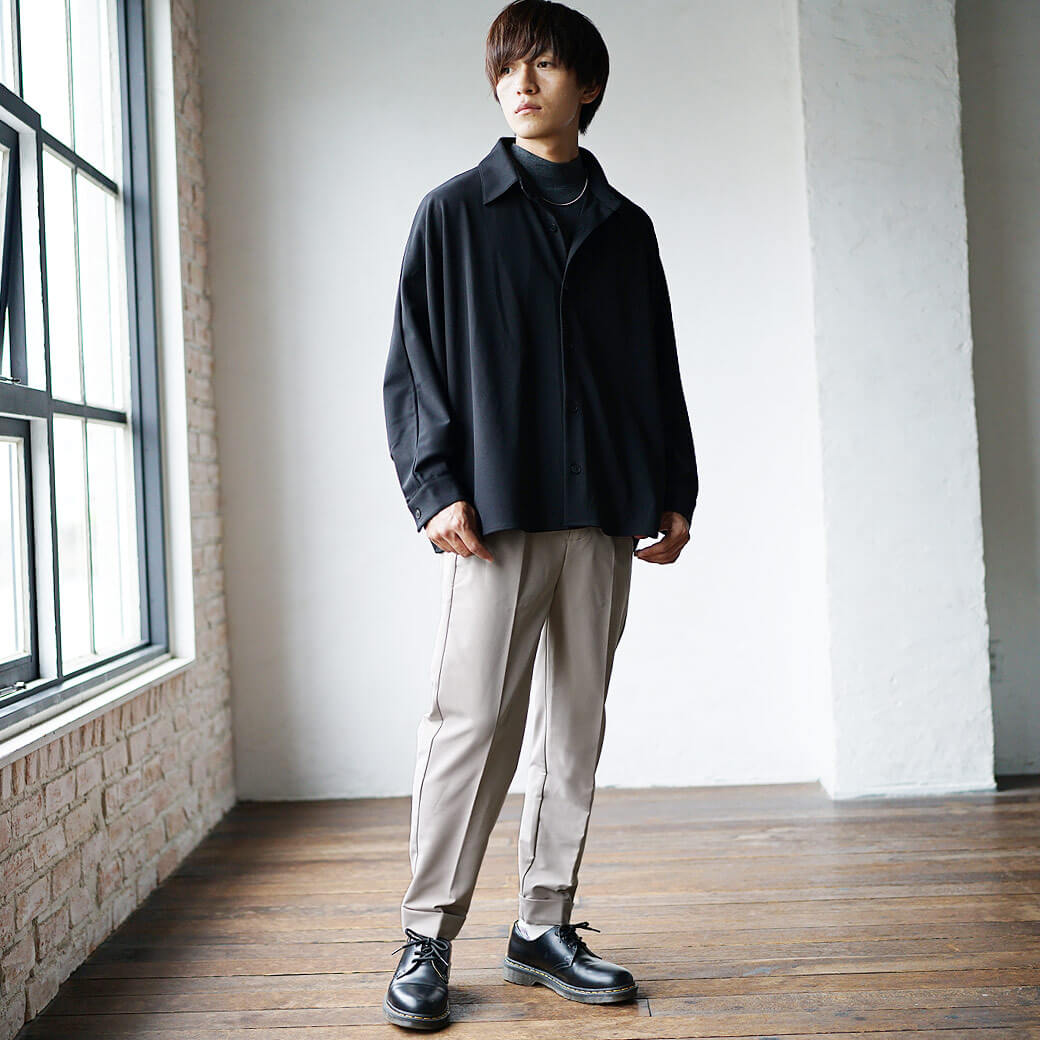 シャツジャケットを合わせた上品コーデ