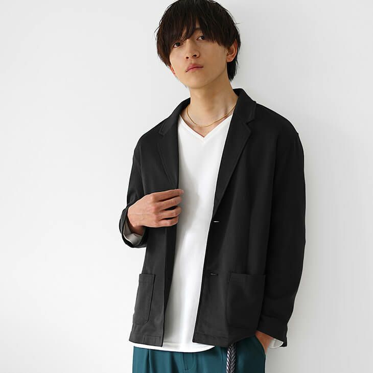 Vネックとショートネックレスのコーデ