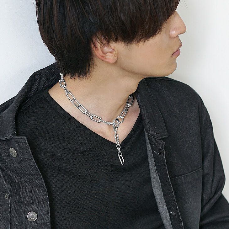 シルバーチェーンのコーデ