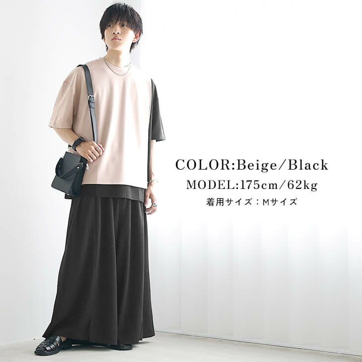 淡いベージュ×ブラックTシャツとワイドパンツのバイラーモードスタイル