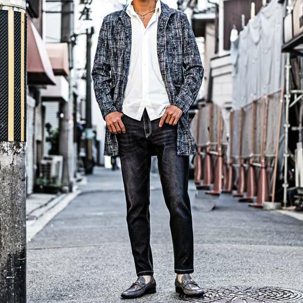 今のトレンドを無視したタイトすぎるサイズ感