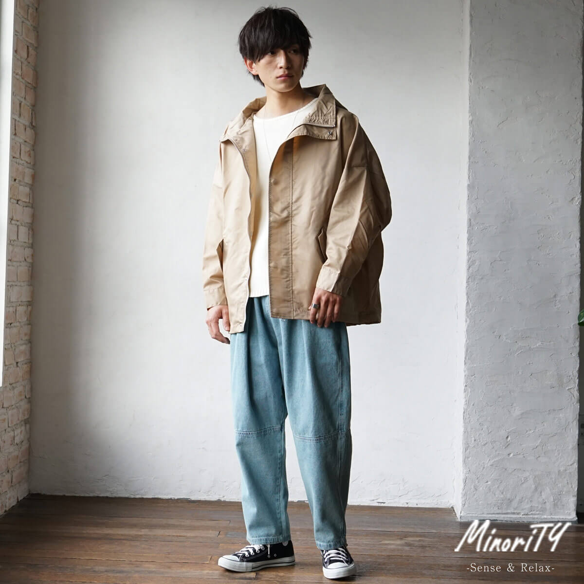 ベージュメンズコーデ