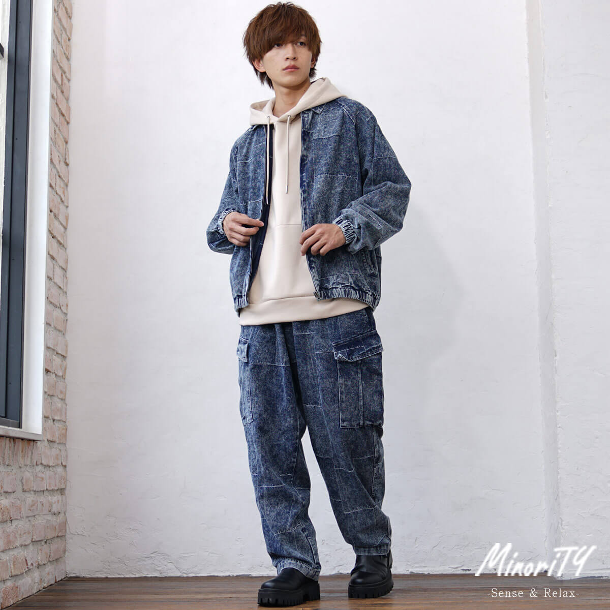 ベージュメンズコーデ